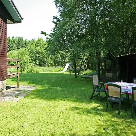 木屋 In Forested Sourbrodt, Cleaning Included *